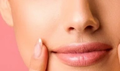 تشقق الشفاه - أفضل 11 طريقة لعلاجها منزلياً